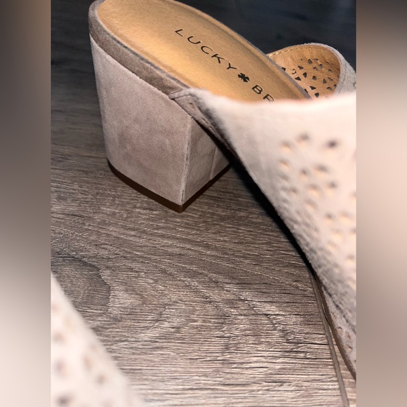 Lucky Brand Perforated Design Grey/Tan Colored Heels Size 8.5 M - Picture 8 of 8